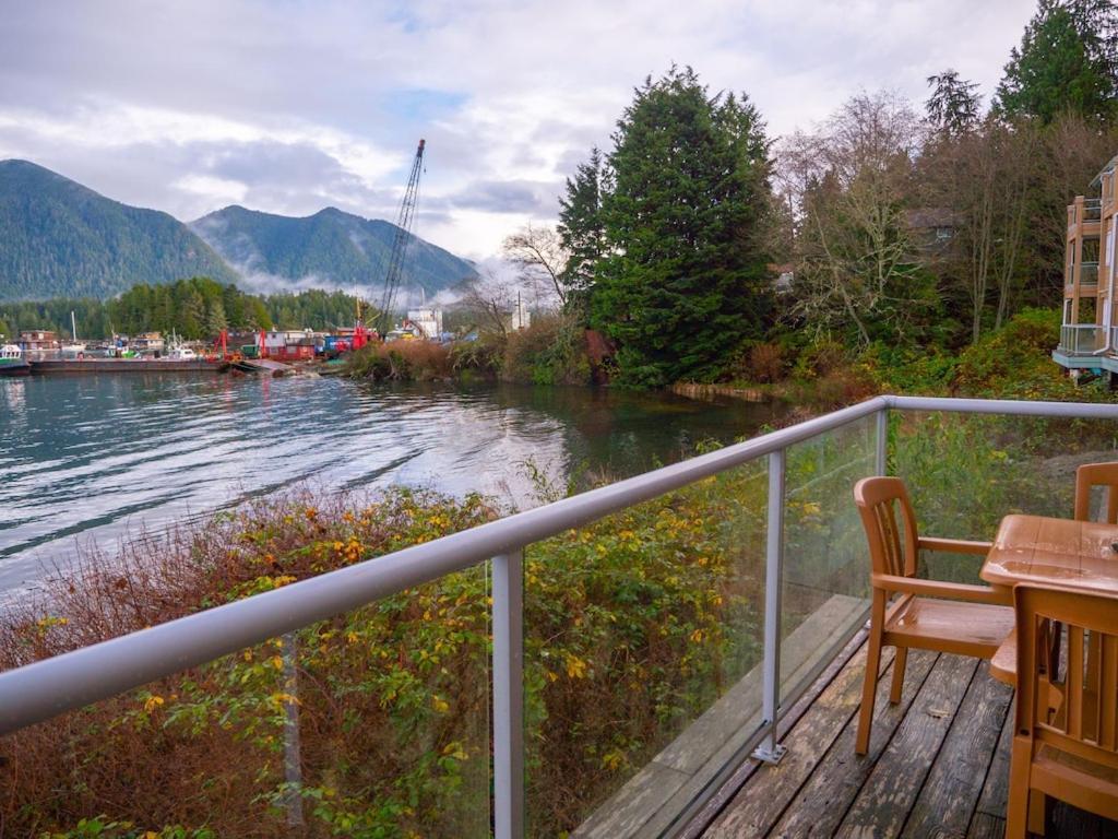 Apartmán Waterfront View Of The Inlet, Short Walk To Town Tofino Exteriér fotografie