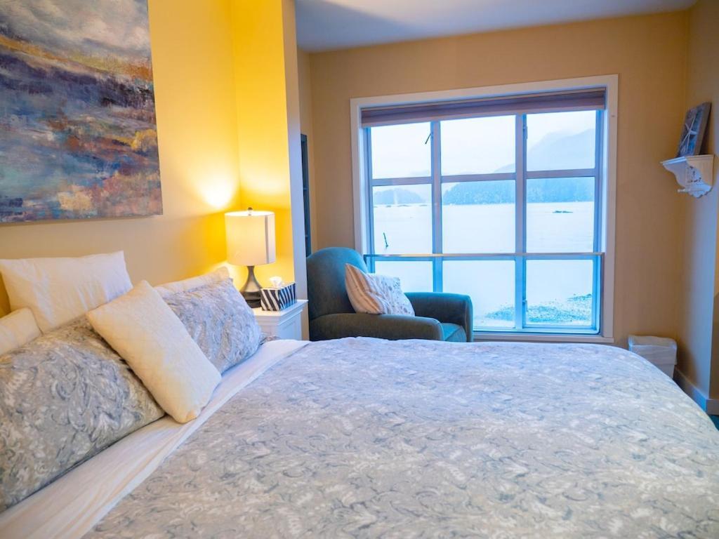 Apartmán Waterfront View Of The Inlet, Short Walk To Town Tofino Exteriér fotografie