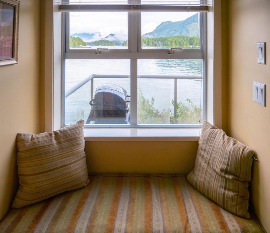 Apartmán Waterfront View Of The Inlet, Short Walk To Town Tofino Exteriér fotografie